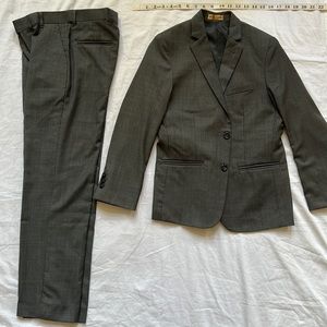 Class Club Boys gray 2-piece Suit size 12